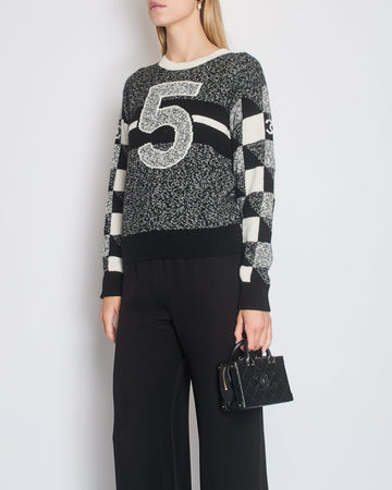 Pearl Street Bags Chanel Black No5 Round Neck Cashmere Jumper with CC Detail Size FR 38 (UK 10)