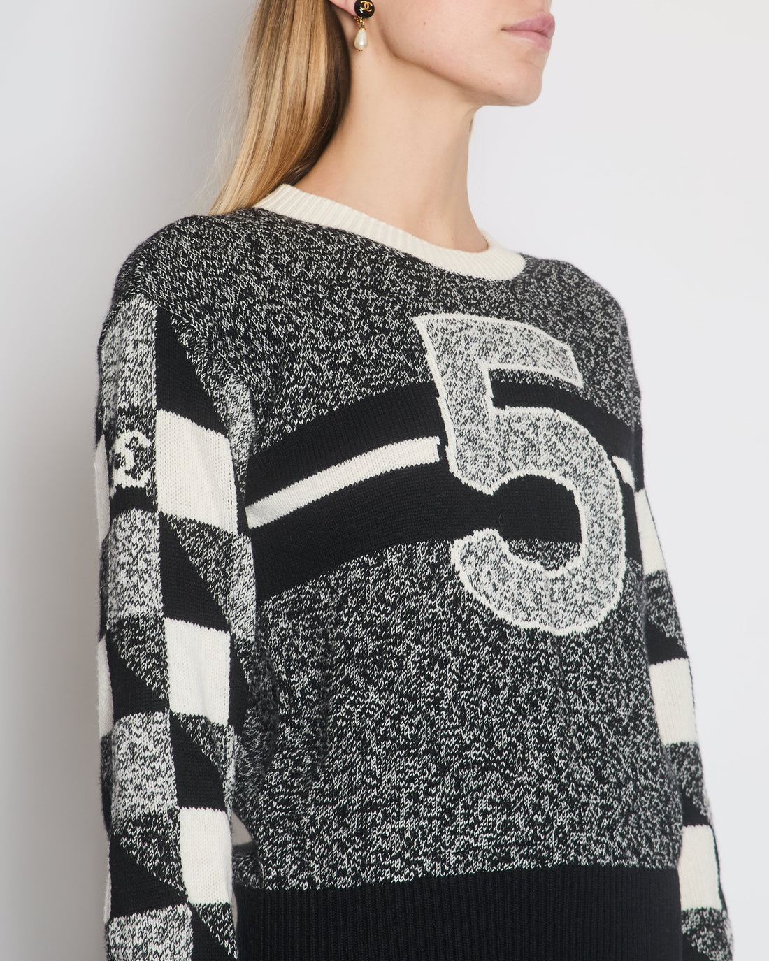 Pearl Street Bags Chanel Black No5 Round Neck Cashmere Jumper with CC Detail Size FR 38 (UK 10)
