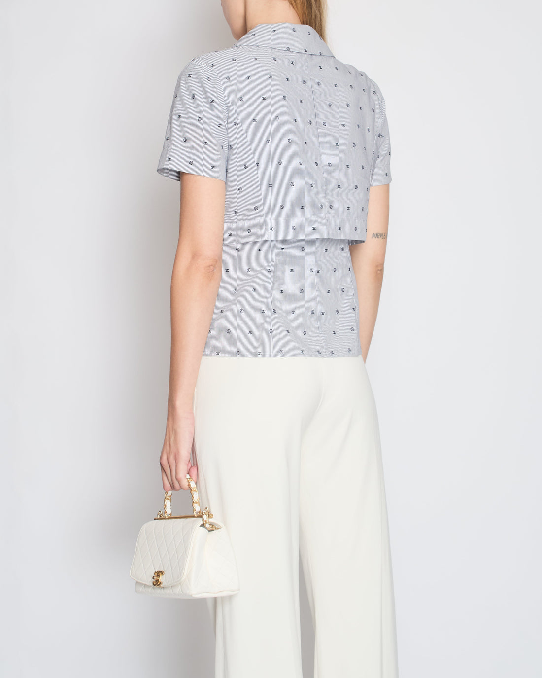 *HOT* Pearl Street Bags Chanel Spring/Summer 2024 Grey & White 2 Piece Striped Shirts Set with Camelia Print Details and Crystal CC Hooks. Cropped Shirt Size FR 36 (UK 8) Long Shirt Size FR 38 (UK 10)