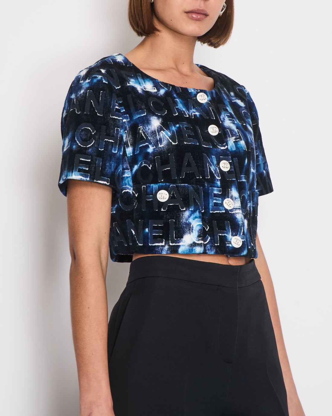*HOT* Pearl Street Bags Chanel 21C Short Sleeve Jacket in Blue Logo Velvet with White Enamel & Crystal CC Button Detail Size FR 42 (UK 14)