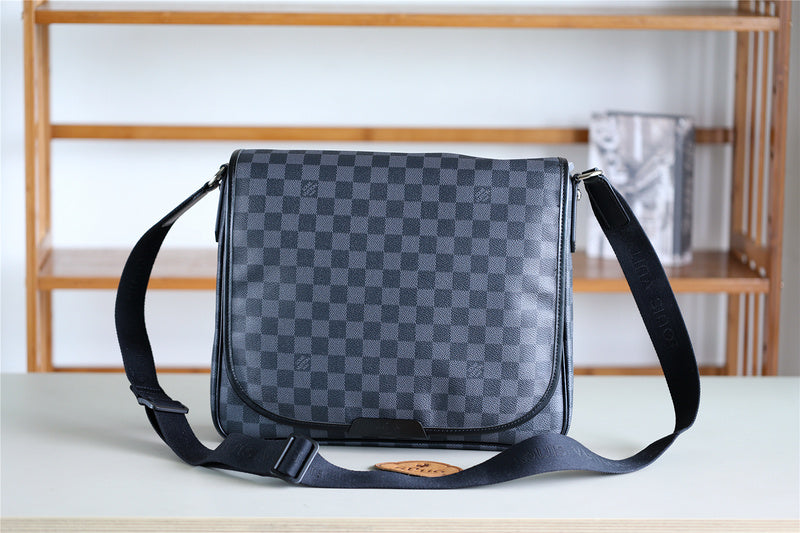 Pearl Street Bags - Louis Vuittons  - 10469