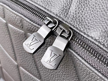 Pearl Street Bags- Louis Vuittons  - 15910