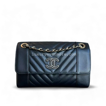 Chanel Seasonal Flap - CalBNkin Quilted Small Daily Chevron Flap Black Sereis 27