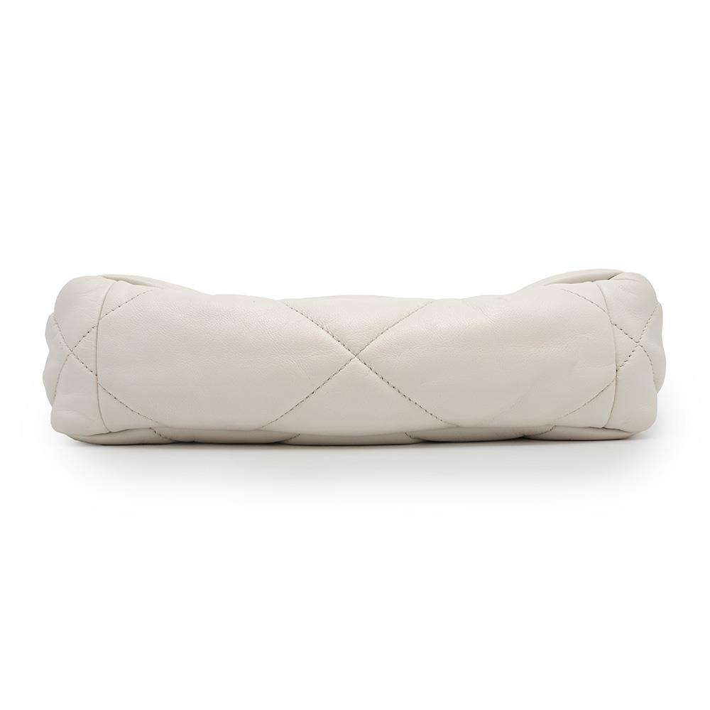 CHANEL CHANEL19 ChainShoulder Bag IvoryAS1160 Lambskin