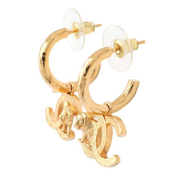 CHANEL CC Logo Earrings Gold Metal