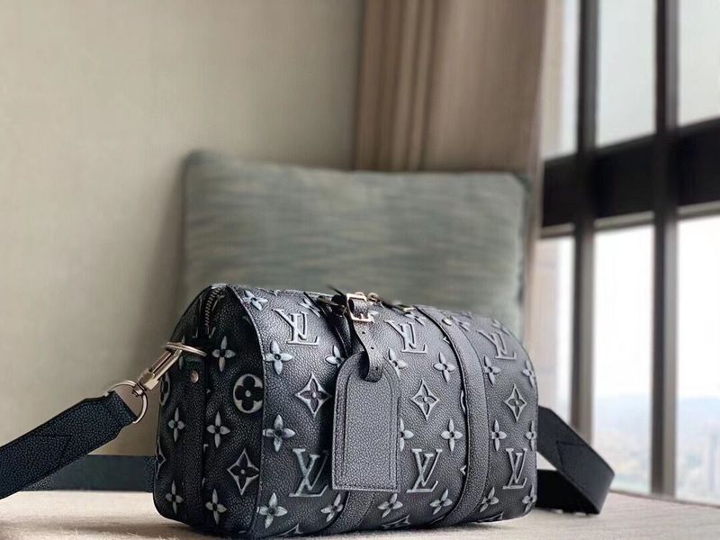 Pearl Street Bags- Louis Vuittons  - 15934
