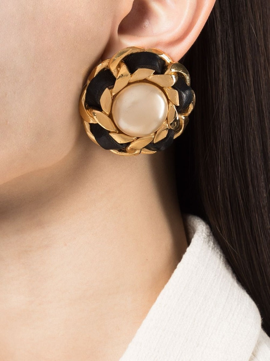 Top Quality Chanel 1970's Pearl Button Earrings