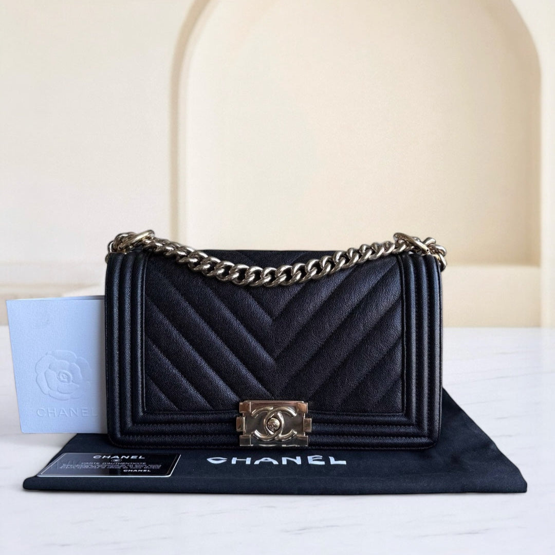 Chanel Boy Medium - Togo/epsom/caviar/clemence/callfskin/cowhide/lambskin 25CM Quilted Grained CalBNkin Black Gold Hardware Series 28