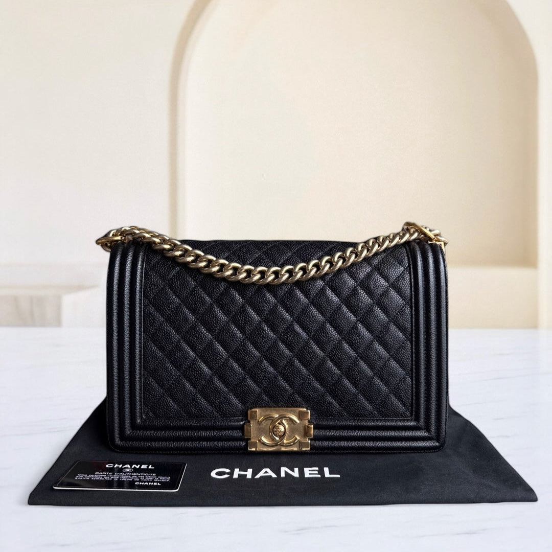 Chanel Boy New Medium - Togo/epsom/caviar/clemence/callfskin/cowhide/lambskin 28CM Quilted Grained CalBNkin Black Gold Hardware Series 23