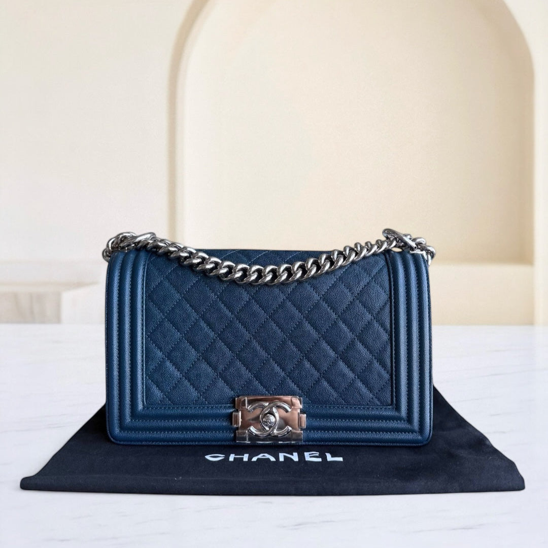 Chanel Boy Medium - Togo/epsom/caviar/clemence/callfskin/cowhide/lambskin 25CM Quilted Grained CalBNkin Blue Silver Hardware Series 28