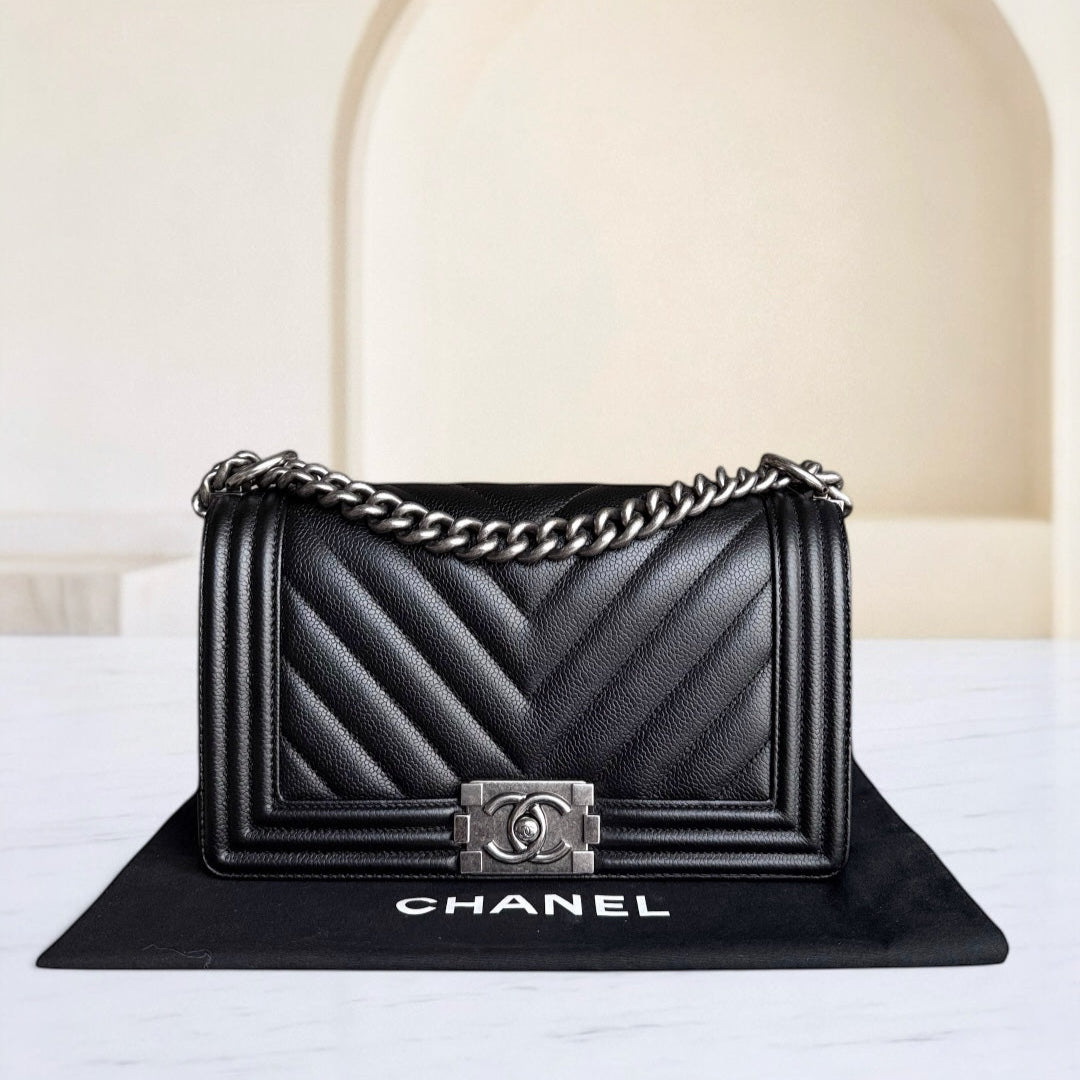 Chanel Boy Medium - Togo/epsom/caviar/clemence/callfskin/cowhide/lambskin 25CM Grained CalBNkin Chevron Black Ruthenium Silver Hardware Series 28