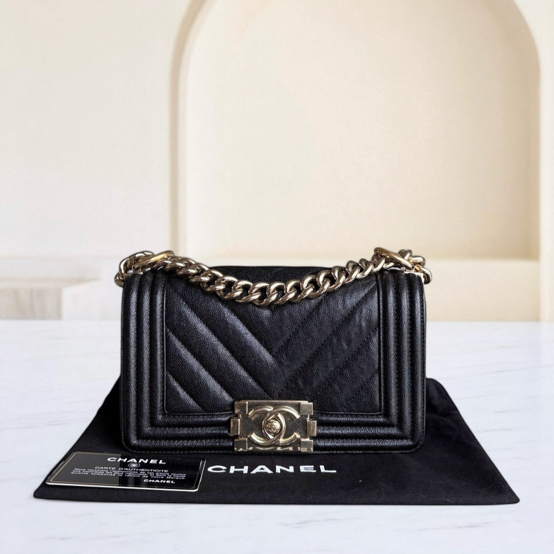 Chanel Boy Small - Togo/epsom/caviar/clemence/callfskin/cowhide/lambskin 20CM Quilted Grained CalBNkin Black Gold Hardware Series 28
