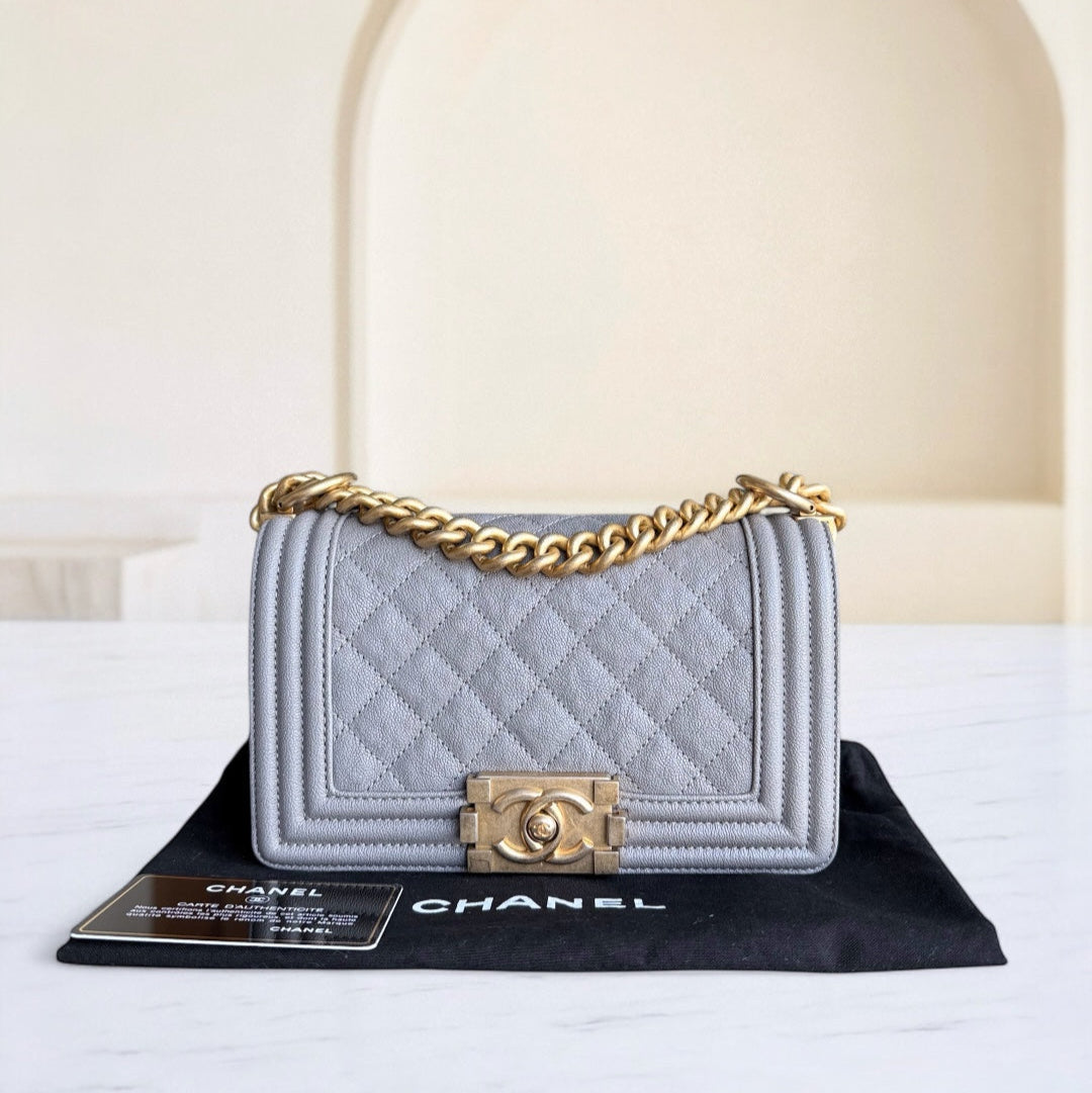 Chanel Boy Small - Togo/epsom/caviar/clemence/callfskin/cowhide/lambskin 20CM Quilted Grained CalBNkin Grey Gray Gold Hardware Series 26