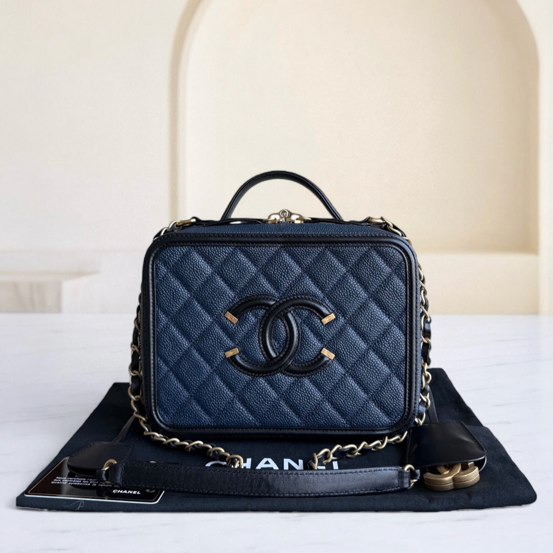 Chanel Filigree Vanity Case Medium - Togo/epsom/caviar/clemence/callfskin/cowhide/lambskin 21CM Grained CalBNkin Dark Navy Blue Gold Hardware Series 23