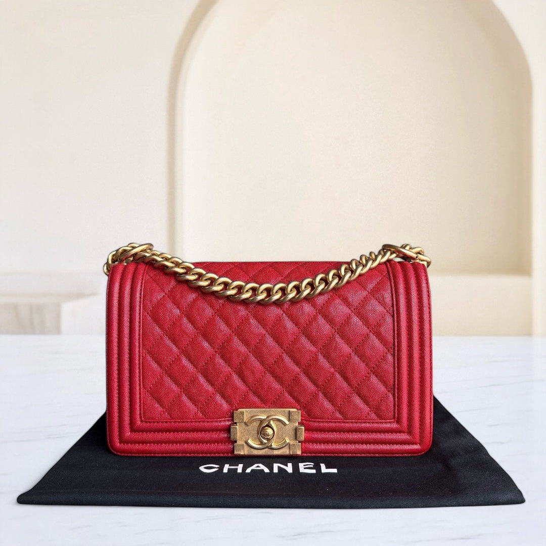 Chanel Boy Medium - Togo/epsom/caviar/clemence/callfskin/cowhide/lambskin 25CM Quilted Grained CalBNkin Red Gold Hardware Series 26