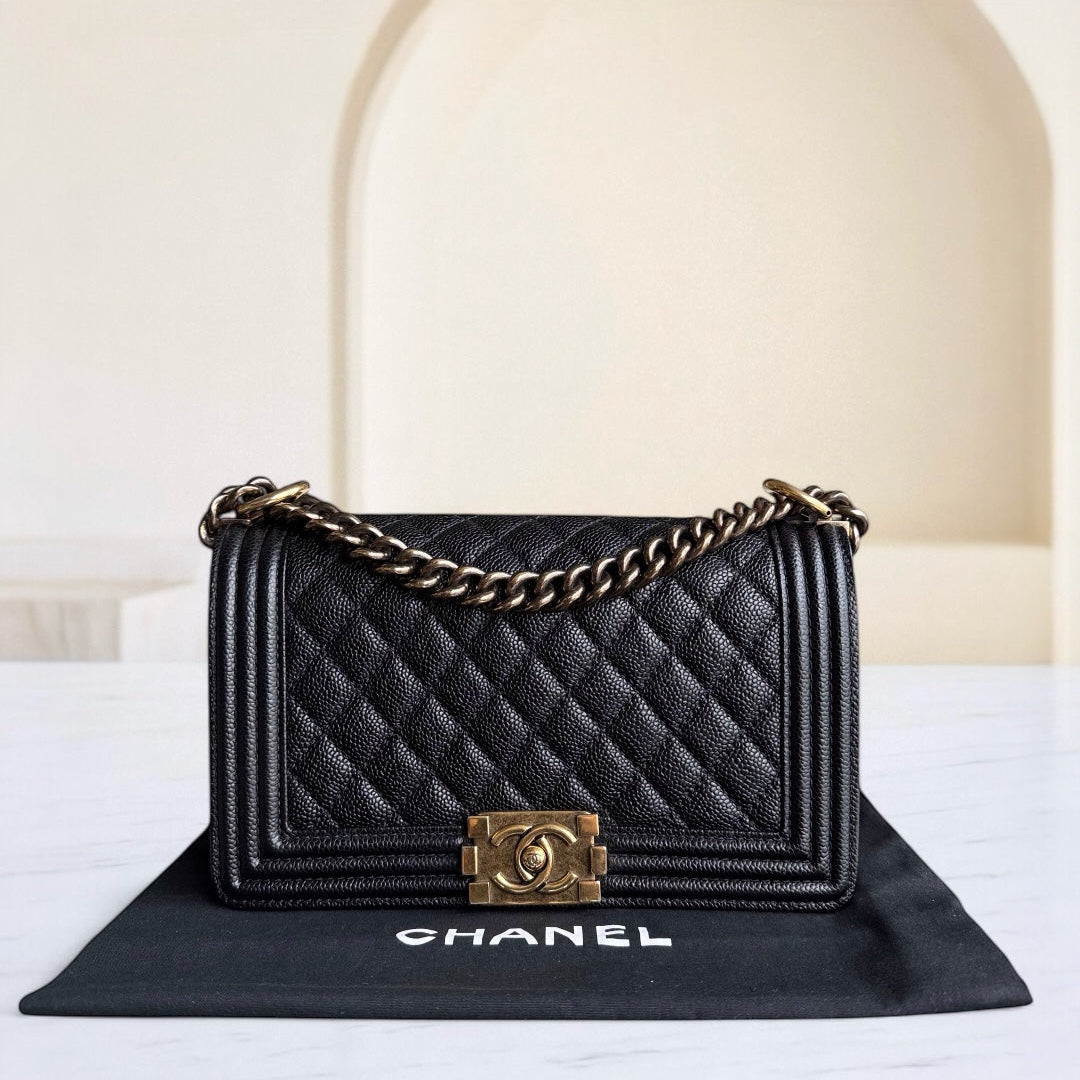 Chanel Boy Medium - Togo/epsom/caviar/clemence/callfskin/cowhide/lambskin 25CM Quilted Grained CalBNkin Black Gold Hardware Series 20