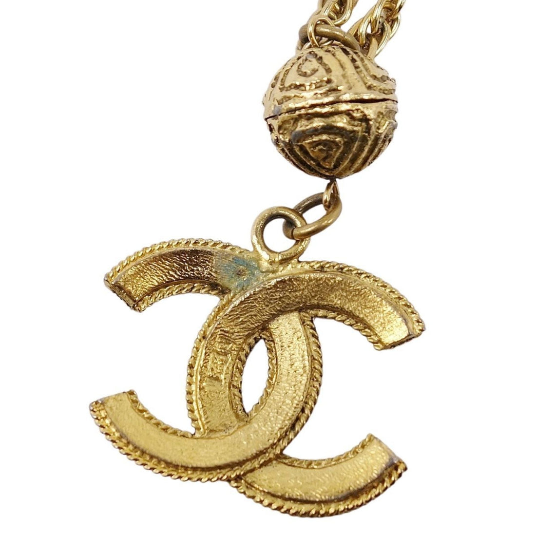Chanel necklace made in 1985 here mark ladies gold color