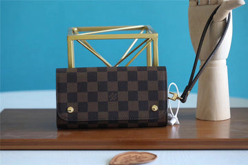 Pearl Street Bags - Louis Vuittons  - 11069