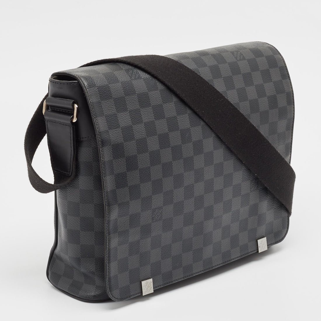 Louis Vuitton Damier Graphite Canvas District Mm Bag