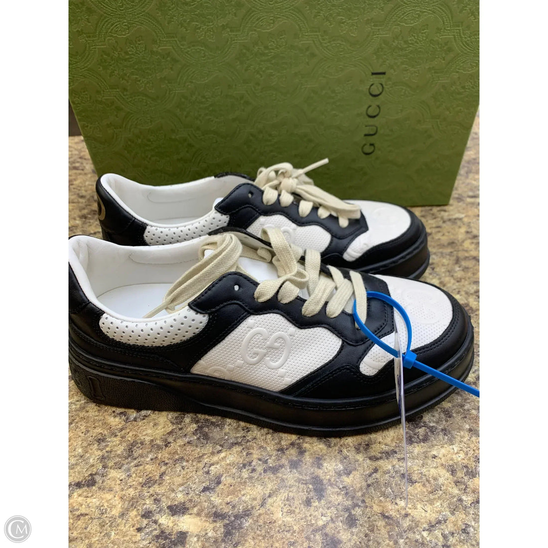 Shoes Luxury Designer By Gucci In Black & White, Size: 9.5