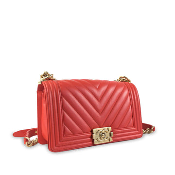 CHANEL Medium CalBNkin Chevron Boy Flap Crossbody Bag