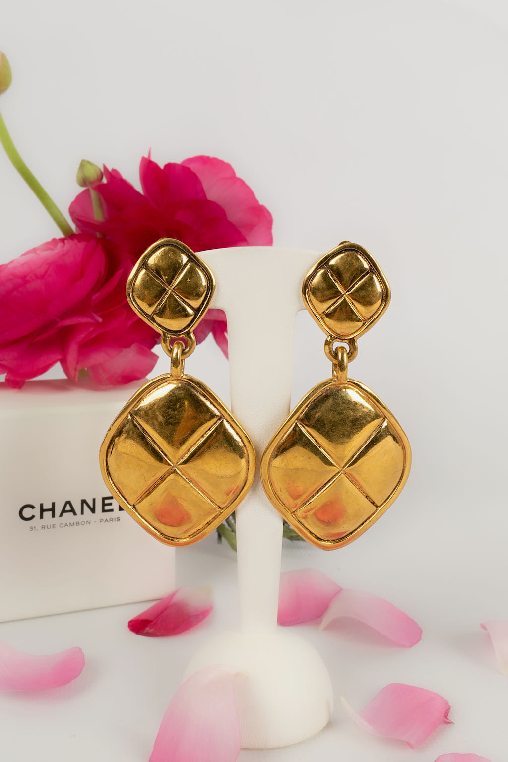 Boucles d'oreilles matelass?©es Chanel