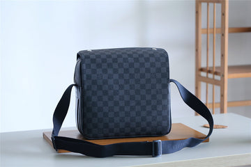 Pearl Street Bags - Louis Vuittons  - 10474
