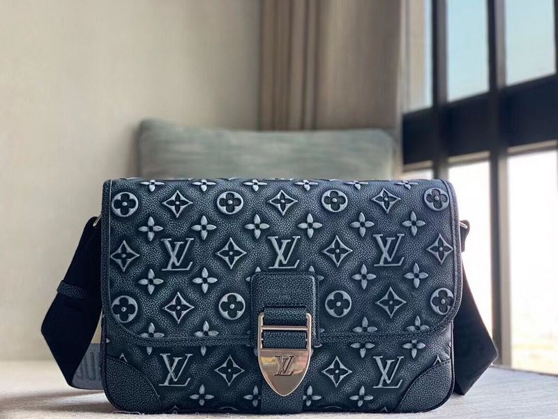 Pearl Street Bags- Louis Vuittons  - 15922