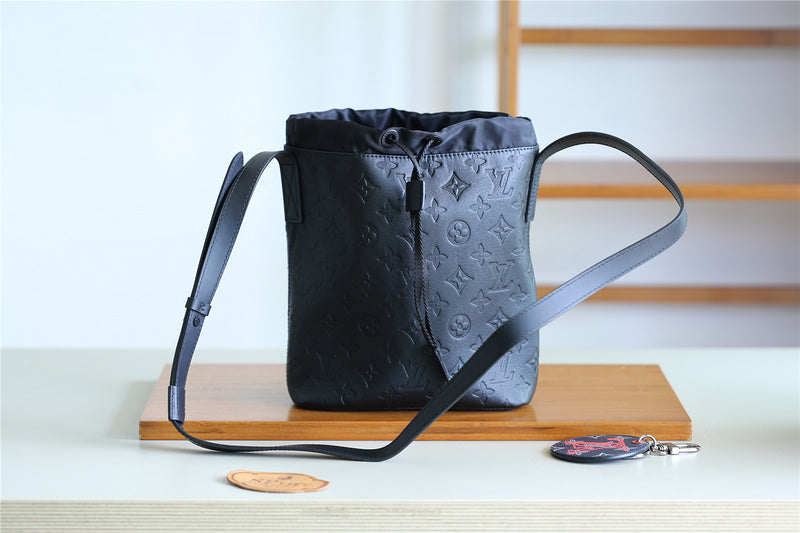 Pearl Street Bags - Louis Vuittons  - 10488
