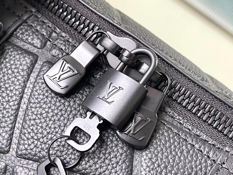 Pearl Street Bags- Louis Vuittons  - 15911