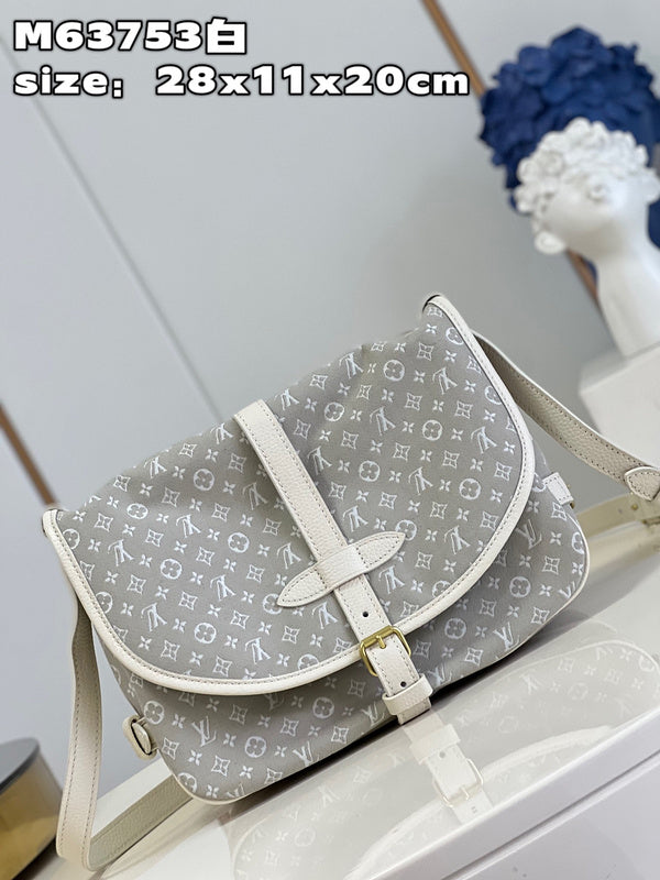 Pearl Street Bags- Louis Vuittons  - 15906
