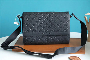 Pearl Street Bags - Louis Vuittons  - 10400