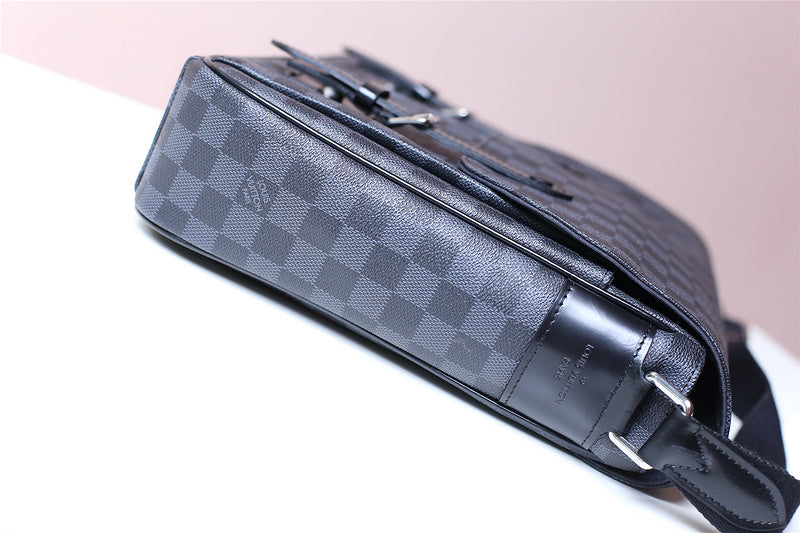 Pearl Street Bags - Louis Vuittons  - 10495