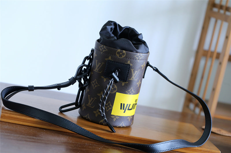 Pearl Street Bags - Louis Vuittons  - 10490