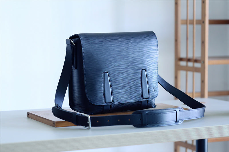 Pearl Street Bags - Louis Vuittons  - 10475