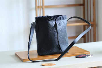 Pearl Street Bags - Louis Vuittons  - 10488