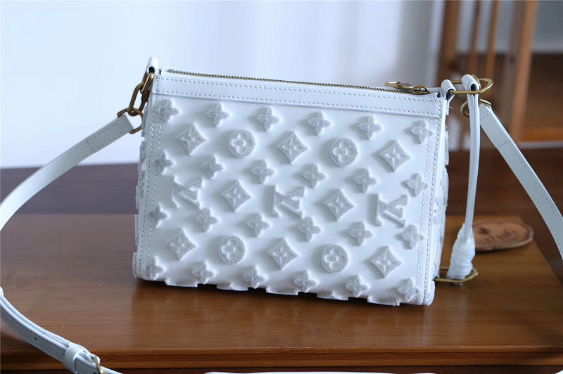 Pearl Street Bags - Louis Vuittons  - 10420
