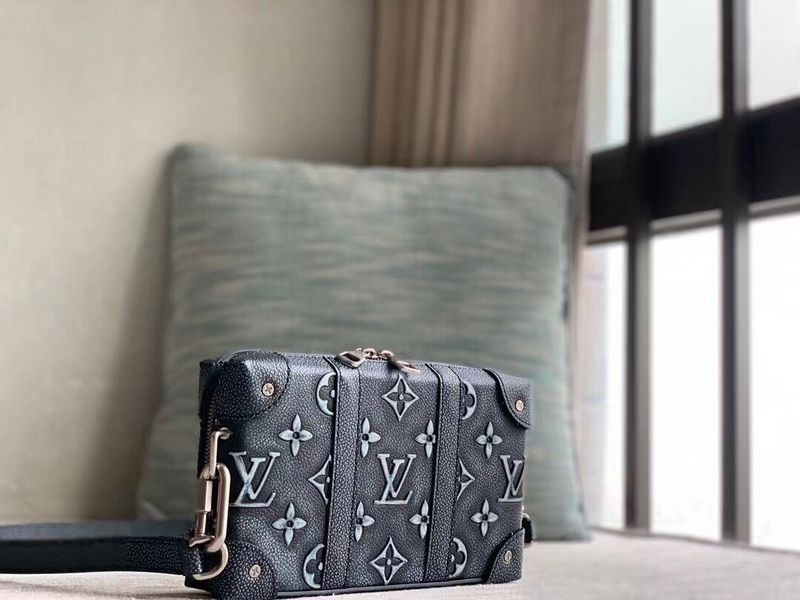 Pearl Street Bags- Louis Vuittons  - 15935