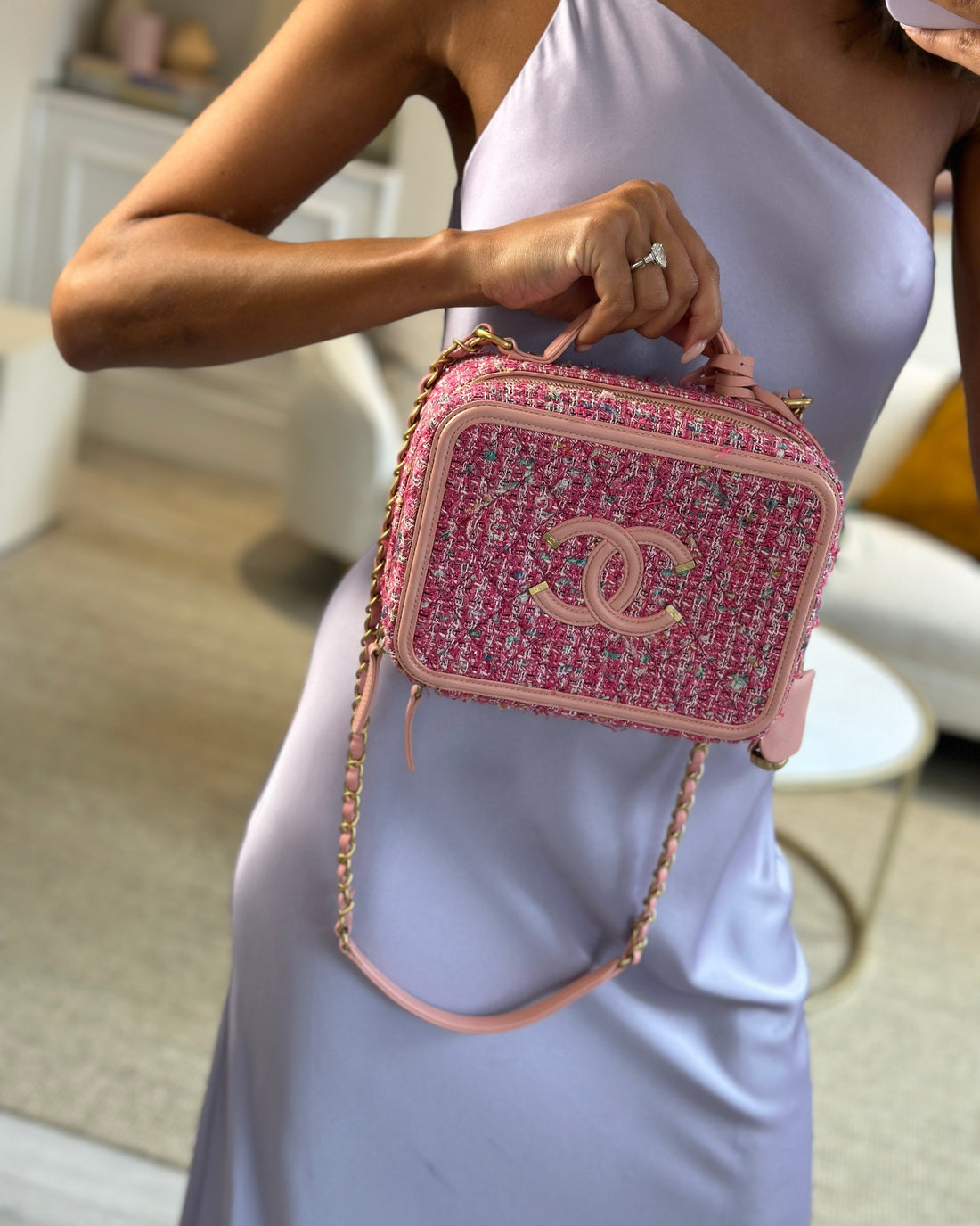 *SUPER HOT* Pearl Street Bags Chanel Pink Medium CC Filigree Vanity Case Bag in Tweed with Brushed Gold Hardware and Chain Detail