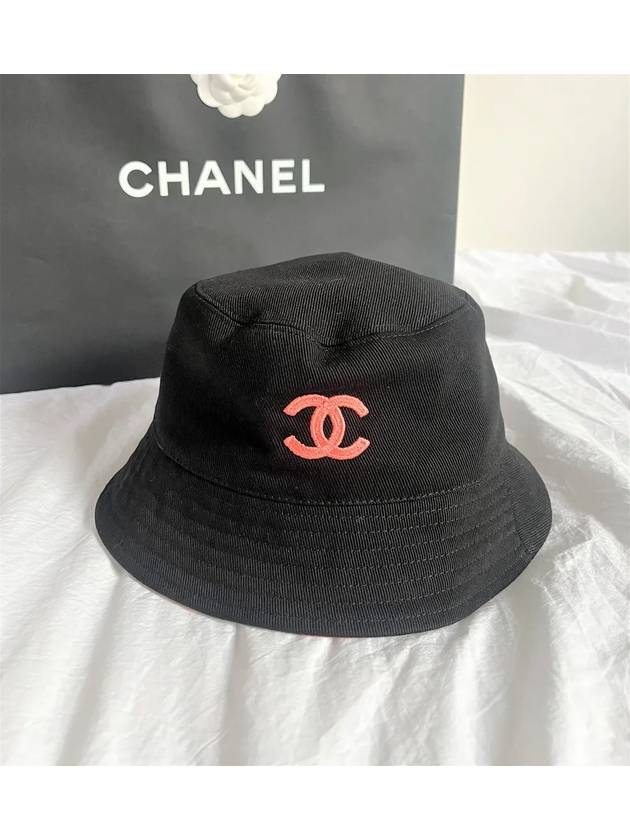 CC Logo Reversible Bucket Hat Black Chanel