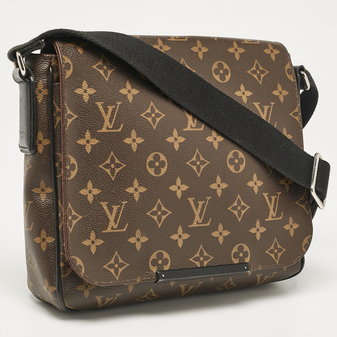 Louis Vuitton Monogram Canvas District Pm Bag