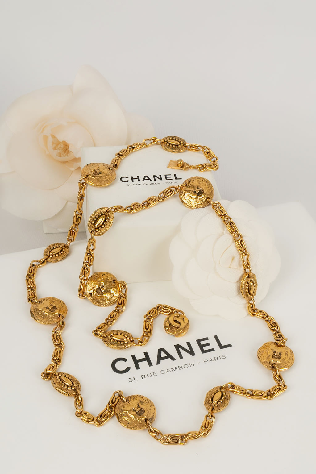 Sautoir/Collier dor?© Chanel