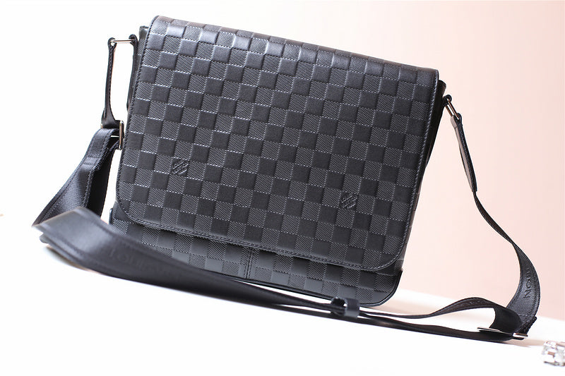 Pearl Street Bags - Louis Vuittons  - 10466