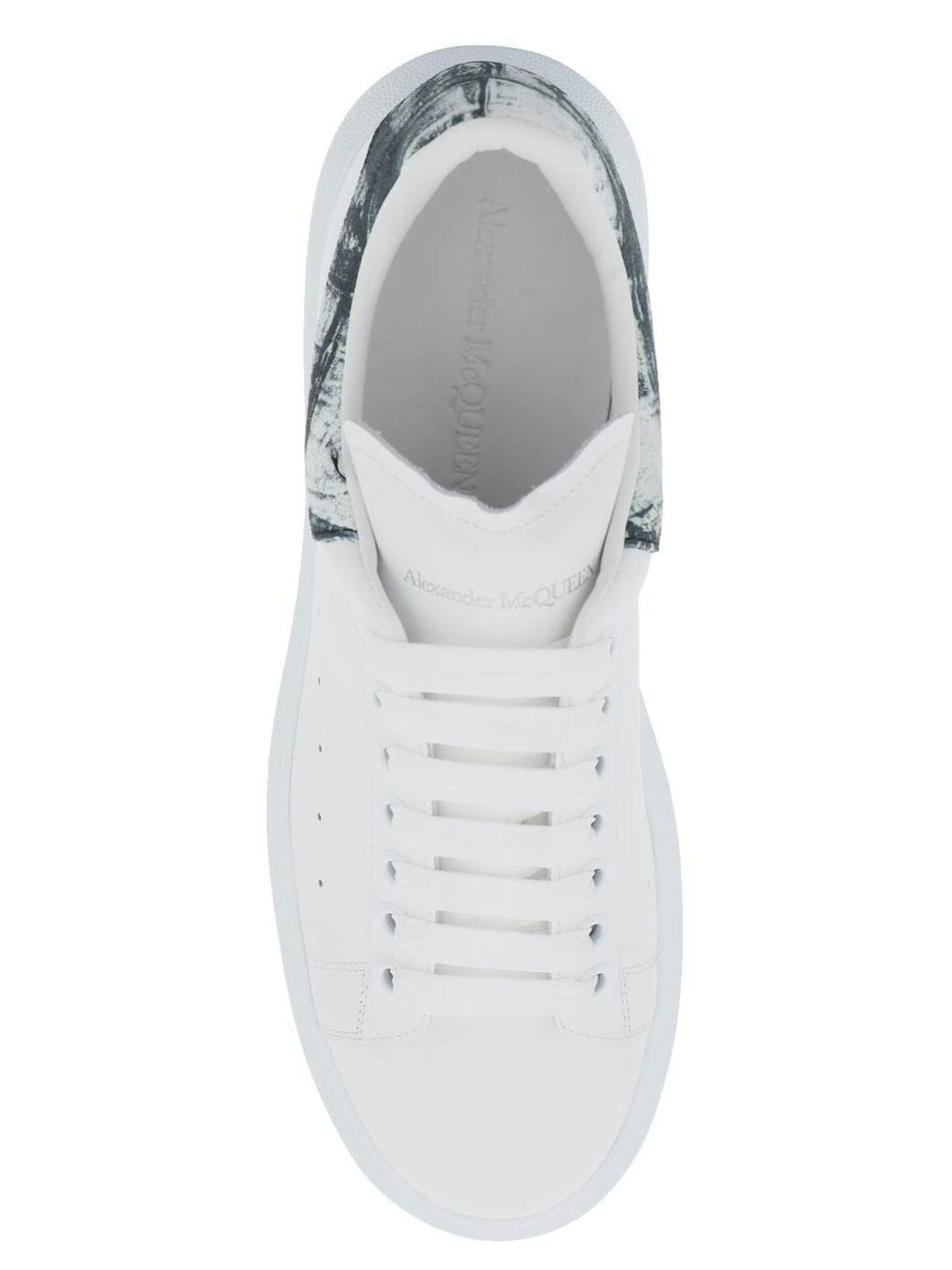 BLACK AND WHITE OVERSIZED TRAINER