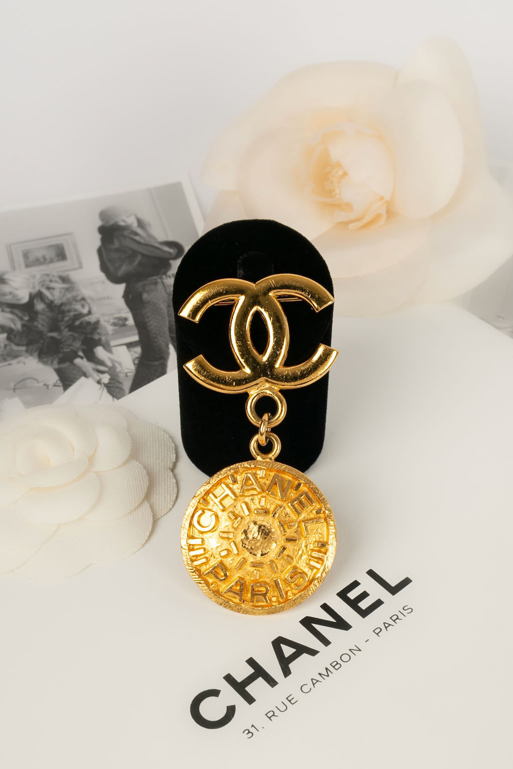 Broche dor?©e Top Quality Chanel 1995