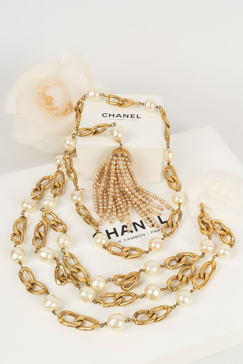 Ceinture nacr?©e Chanel