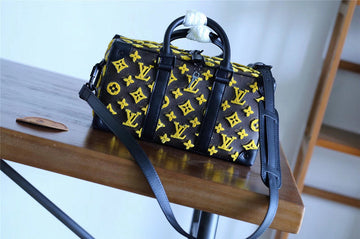 Pearl Street Bags - Louis Vuittons  - 10430