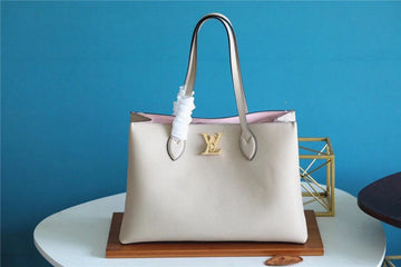 Pearl Street Bags- Louis Vuittons  - 7627