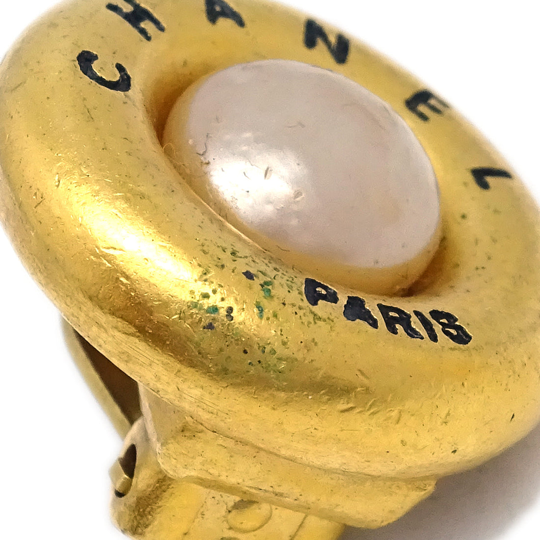 Chanel Gold Button Artificial Pearl Earrings Clip-On 94P