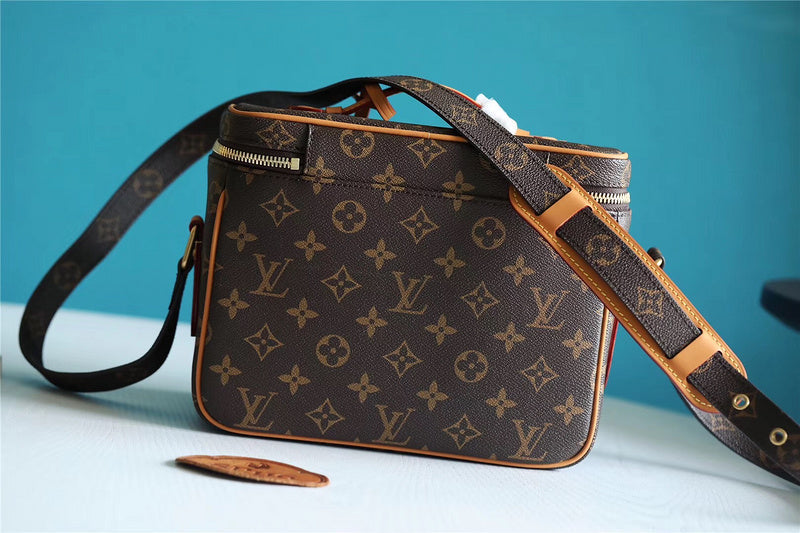 Pearl Street Bags - Louis Vuittons  - 10443